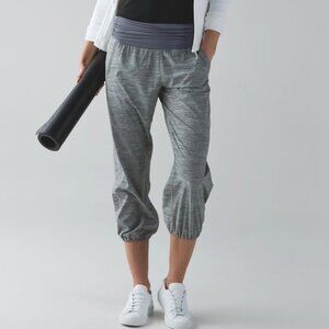 Lululemon Om Lightweight Yoga Loose Pants in Heathered Slate Grey, size 6